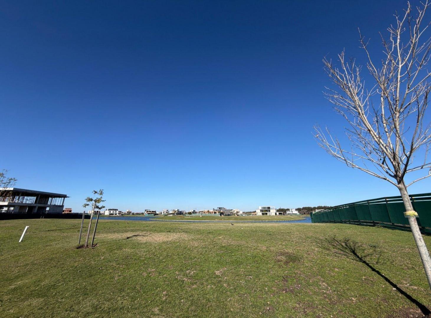 Foto de VENTA LOTE AL AGUA EN PUENTES, imagen 1