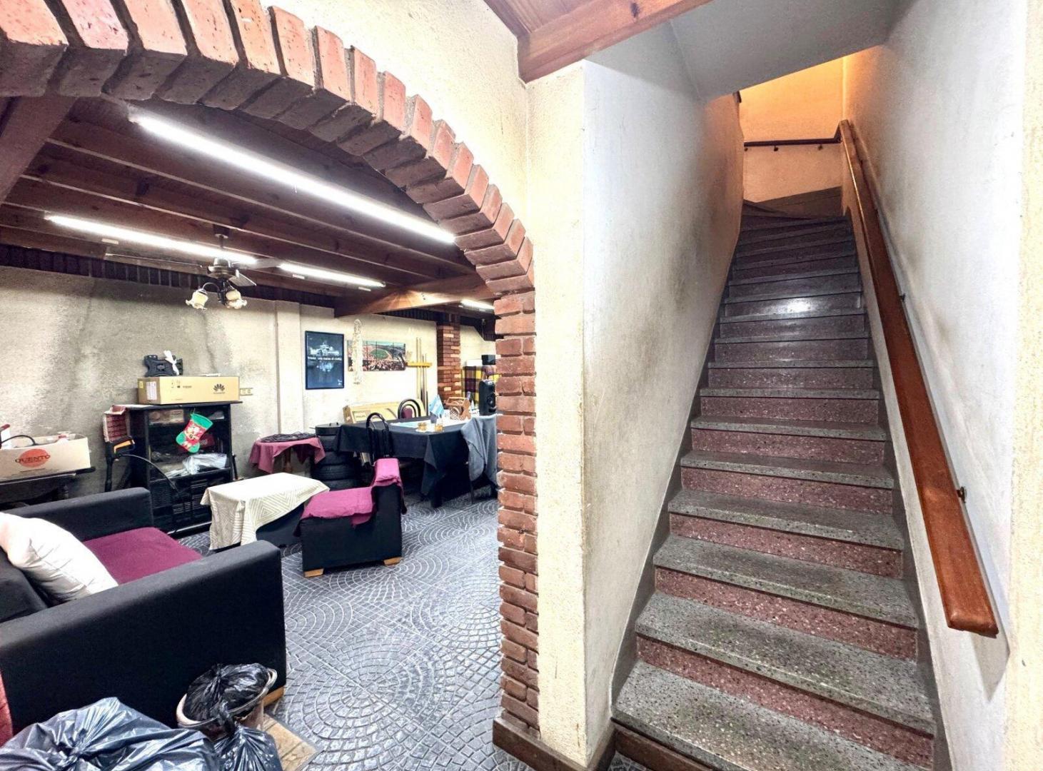 Foto de VENTA CASA MORÓN 5 AMBIENTES, MULTIFAMILAR + DPTO. INDEPENDIENTE, imagen 1