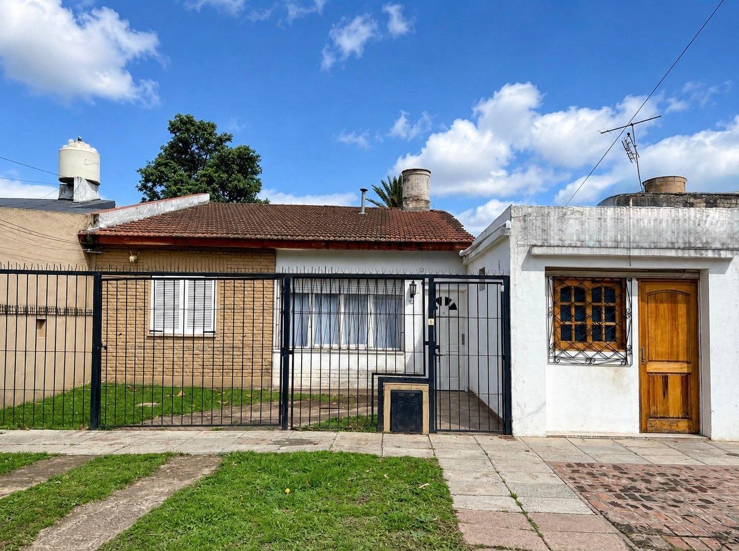 Foto de VENTA CASA 6 AMBIENTES JOSE C PAZ JARDIN Y COCHERA en UNA PLANTA, imagen 1