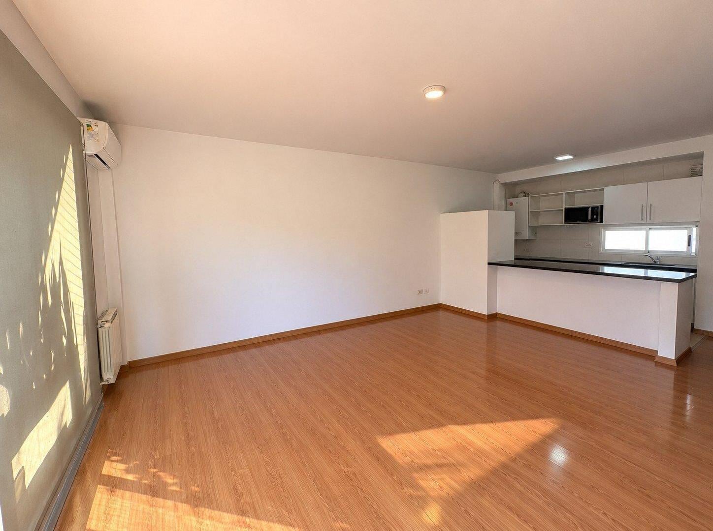 Foto de VENTA DEPARTAMENTO 3 AMBIENTES AL FRENTE BALCON Y COCHERA EN EL BAJO DE, imagen 5