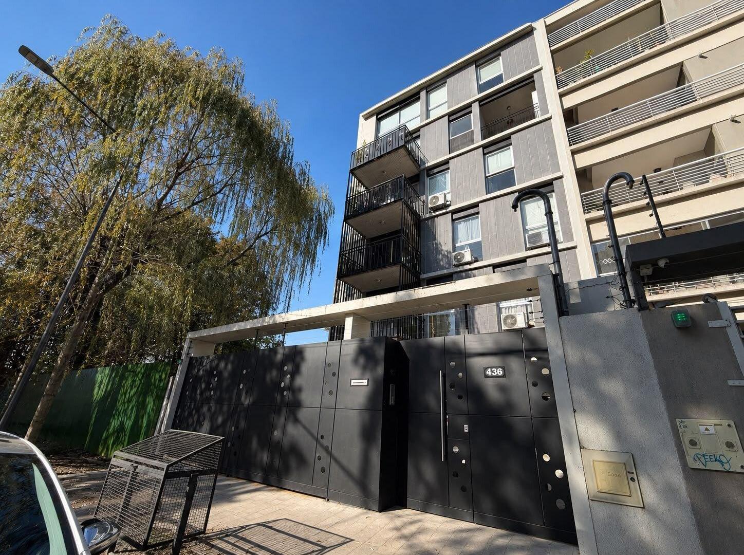 Foto de VENTA DEPARTAMENTO 3 AMBIENTES AL FRENTE BALCON Y COCHERA EN EL BAJO DE, imagen 2