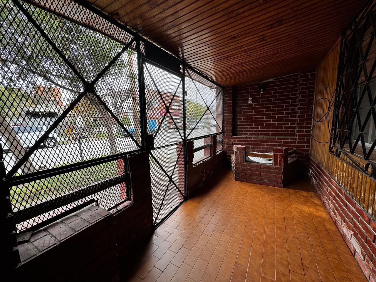 Foto de VENTA CASA 3 AMB CON PATIO LANUS OESTE, imagen 2