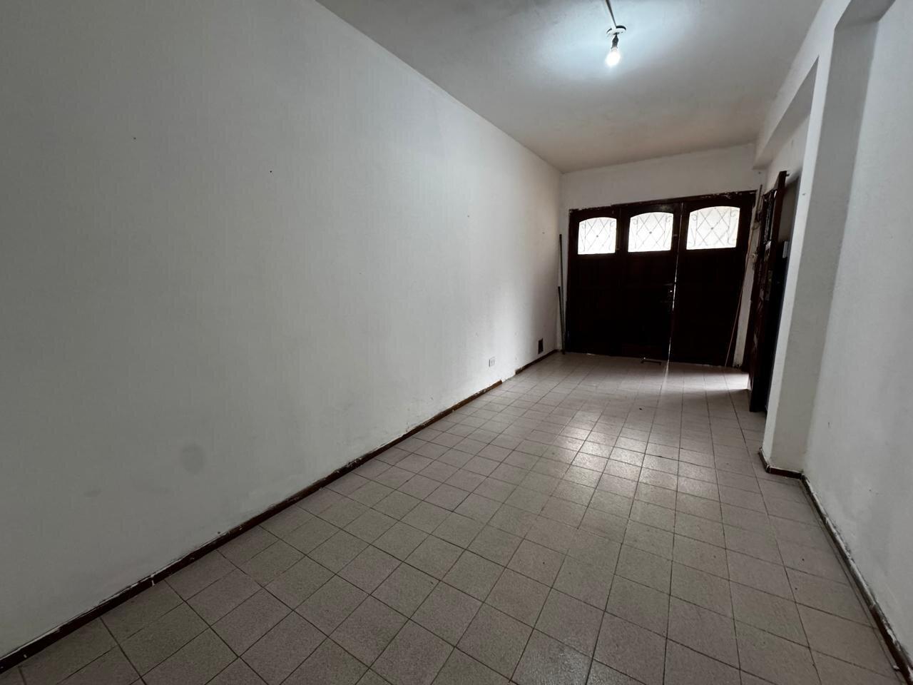 Foto de VENTA CASA 3 AMB CON PATIO LANUS OESTE, imagen 3