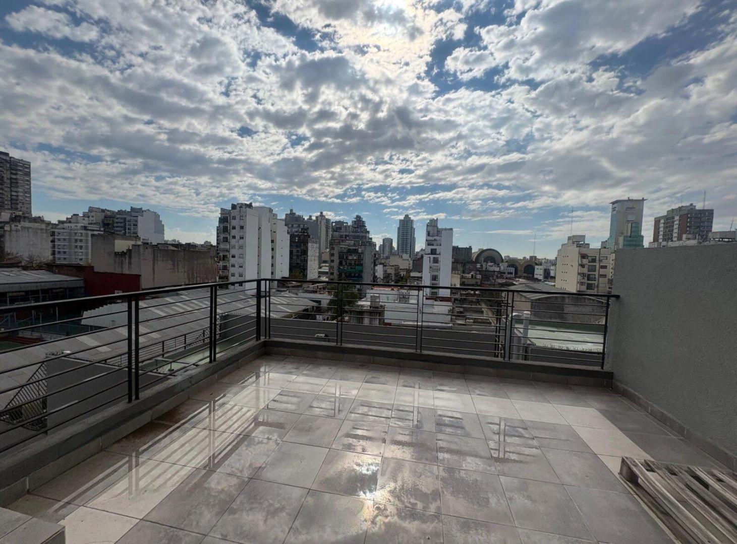 Foto de VENTA ABASTO MONOAMBIENTE CON TERRAZA PROPIA., imagen 1
