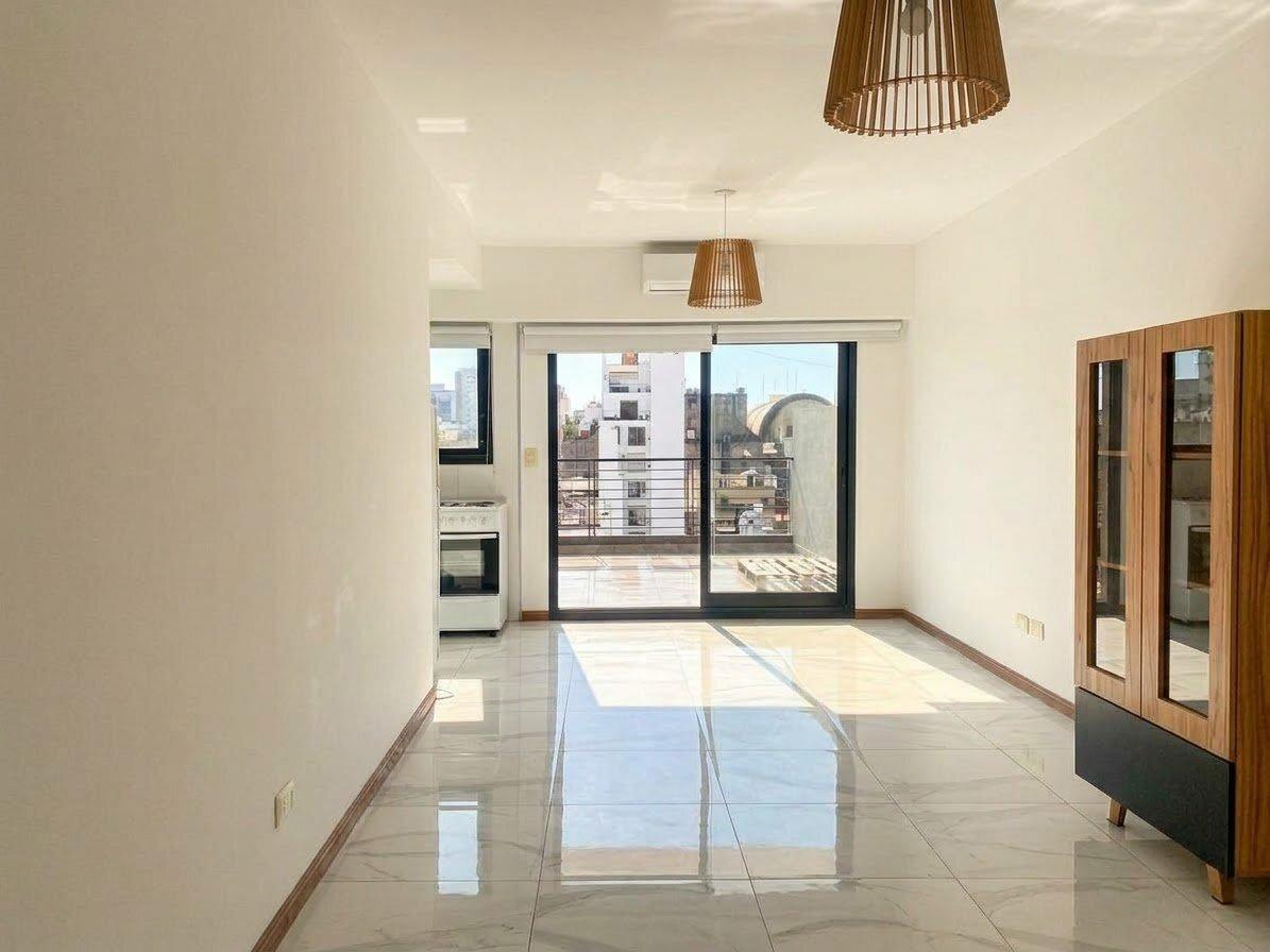 Foto de VENTA ABASTO MONOAMBIENTE CON TERRAZA PROPIA., imagen 2