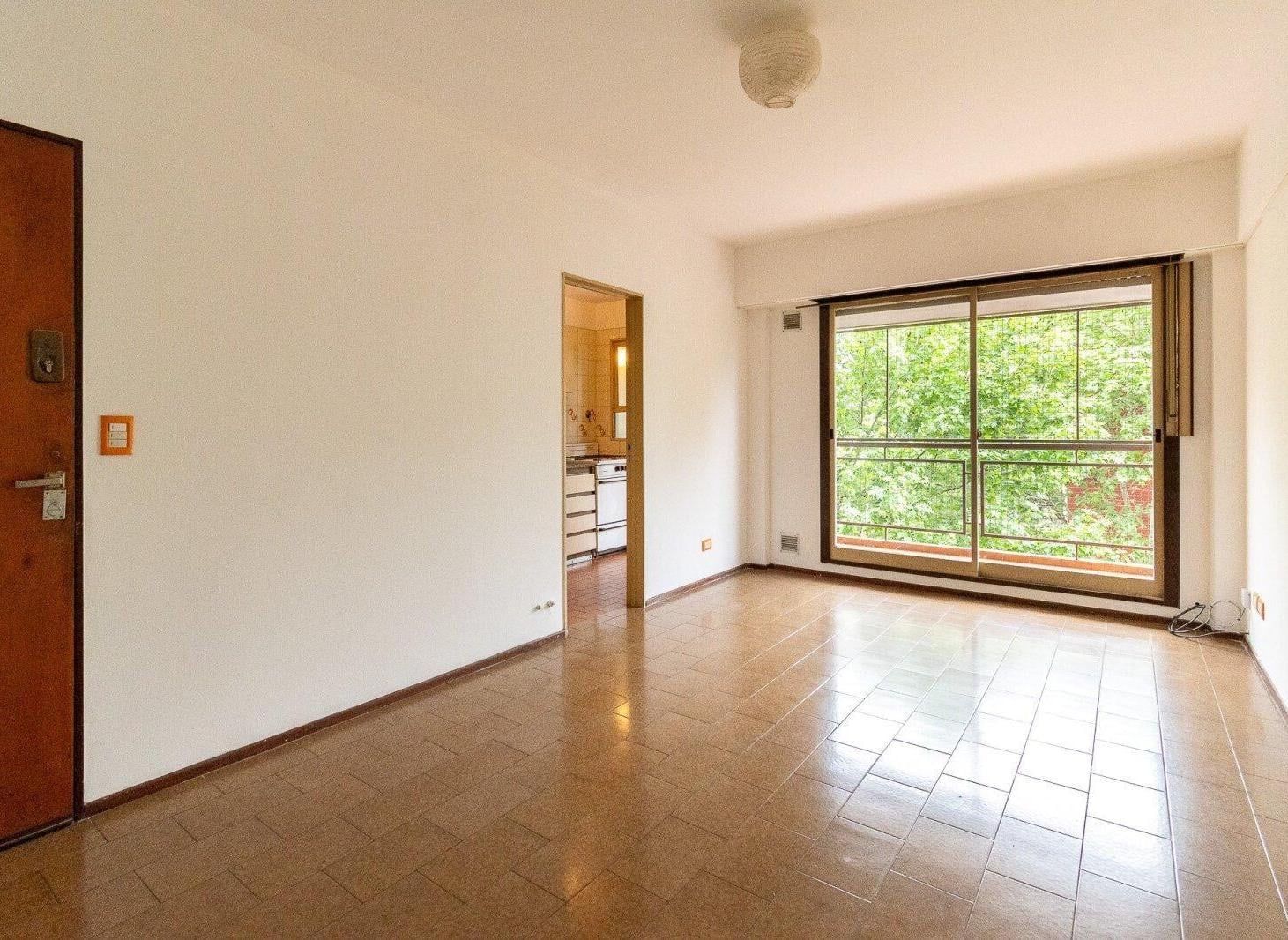 Foto de En Venta Departamento de 2 ambientes con balcón y cochera en Liniers, imagen 3
