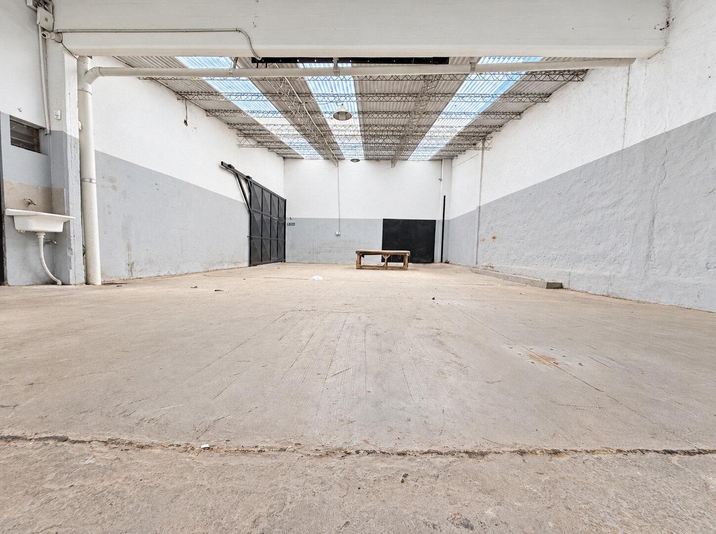 Foto de ALQUILER GALPÓN / LOCAL COMERCIAL 915 M² – AV. HIPÓLITO YRIGOYEN, imagen 3