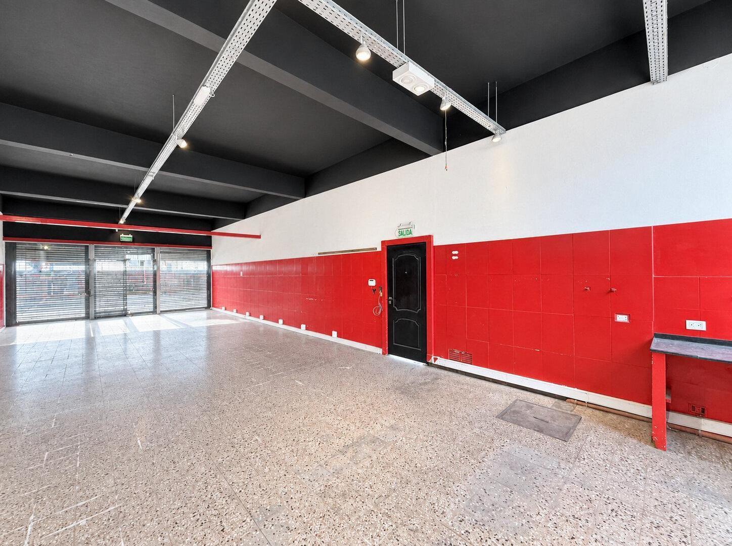 Foto de ALQUILER GALPÓN / LOCAL COMERCIAL 915 M² – AV. HIPÓLITO YRIGOYEN, imagen 1