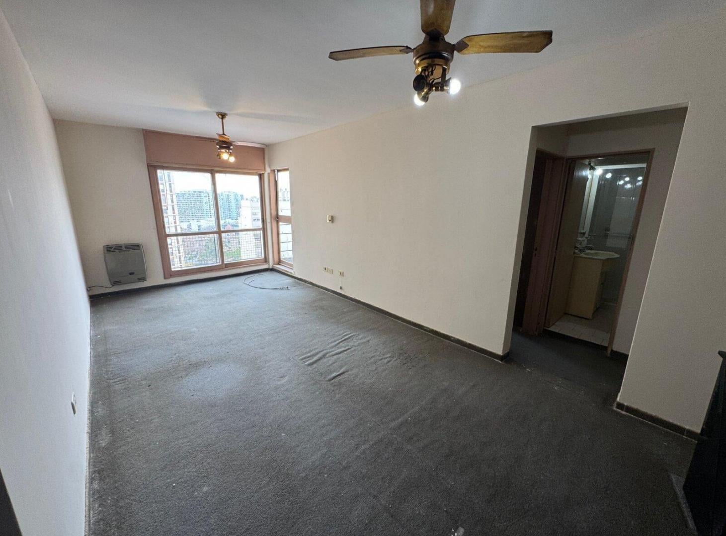Foto de 2 Ambientes con balcón y Vista Abierta APTO CRÉDITO, A REFECCIONAR, imagen 3