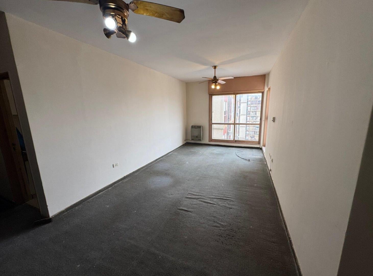 Foto de 2 Ambientes con balcón y Vista Abierta APTO CRÉDITO, A REFECCIONAR, imagen 4