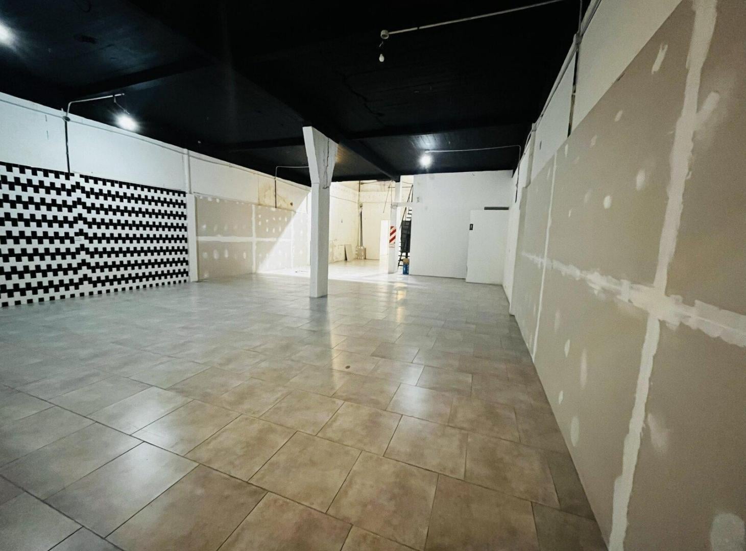 Foto de ALQUILER | AMPLIO LOCAL COMERCIAL, GALPÓN O DEPÓSITO – VILLA MAIPÚ, imagen 4