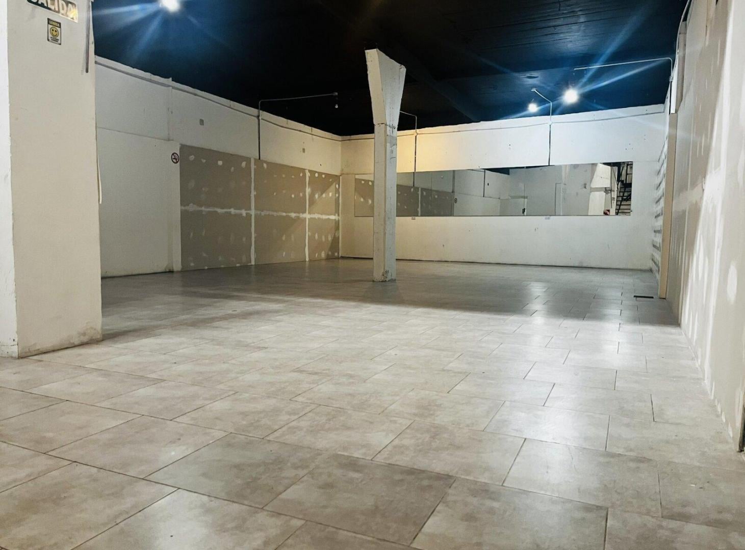 Foto de ALQUILER | AMPLIO LOCAL COMERCIAL, GALPÓN O DEPÓSITO – VILLA MAIPÚ, imagen 2