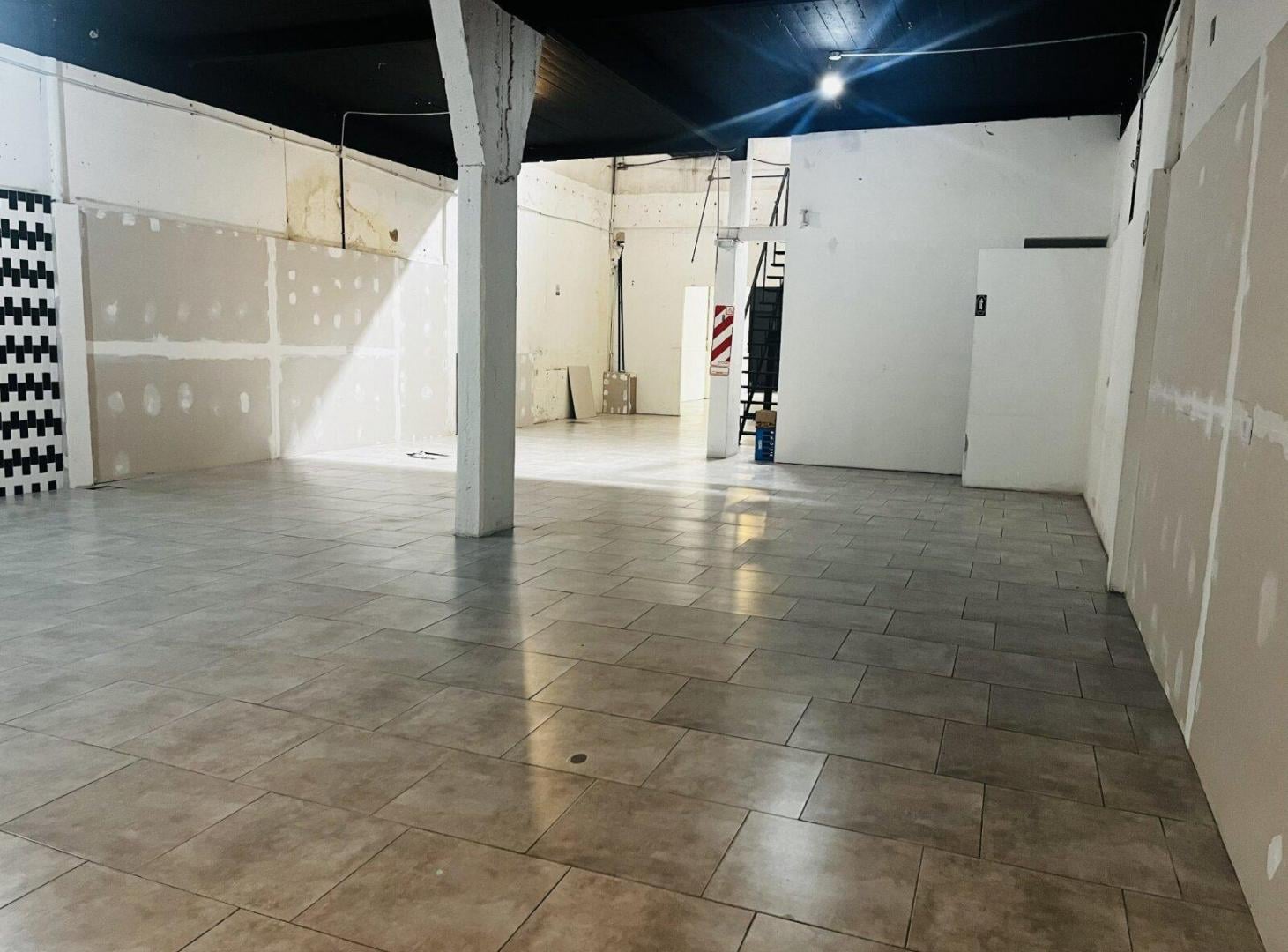 Foto de ALQUILER | AMPLIO LOCAL COMERCIAL, GALPÓN O DEPÓSITO – VILLA MAIPÚ, imagen 5