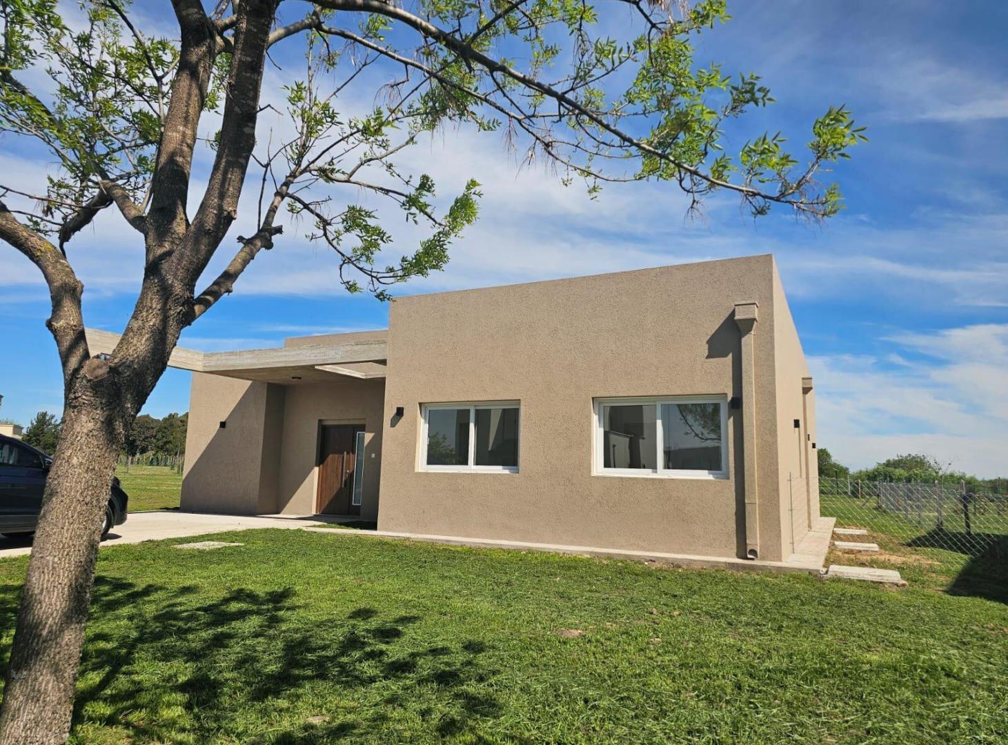 Foto de VENTA CASA 4 AMB CON JARDÍN Y PILETA EN SAN SEBASTIÁN, imagen 2