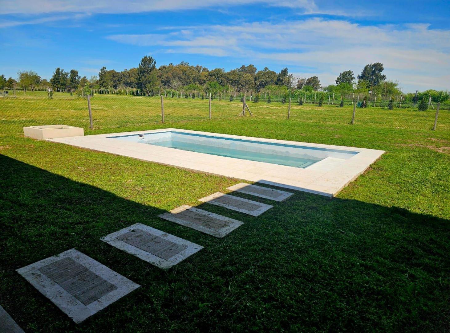 Foto de VENTA CASA 4 AMB CON JARDÍN Y PILETA EN SAN SEBASTIÁN, imagen 1