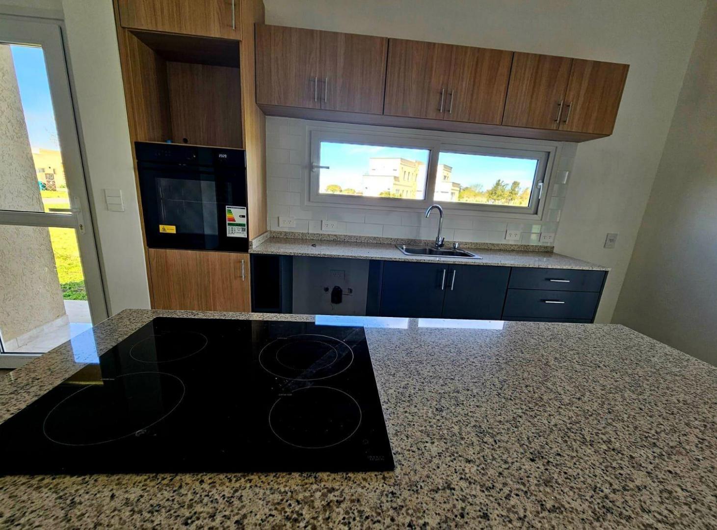 Foto de VENTA CASA 4 AMB CON JARDÍN Y PILETA EN SAN SEBASTIÁN, imagen 5