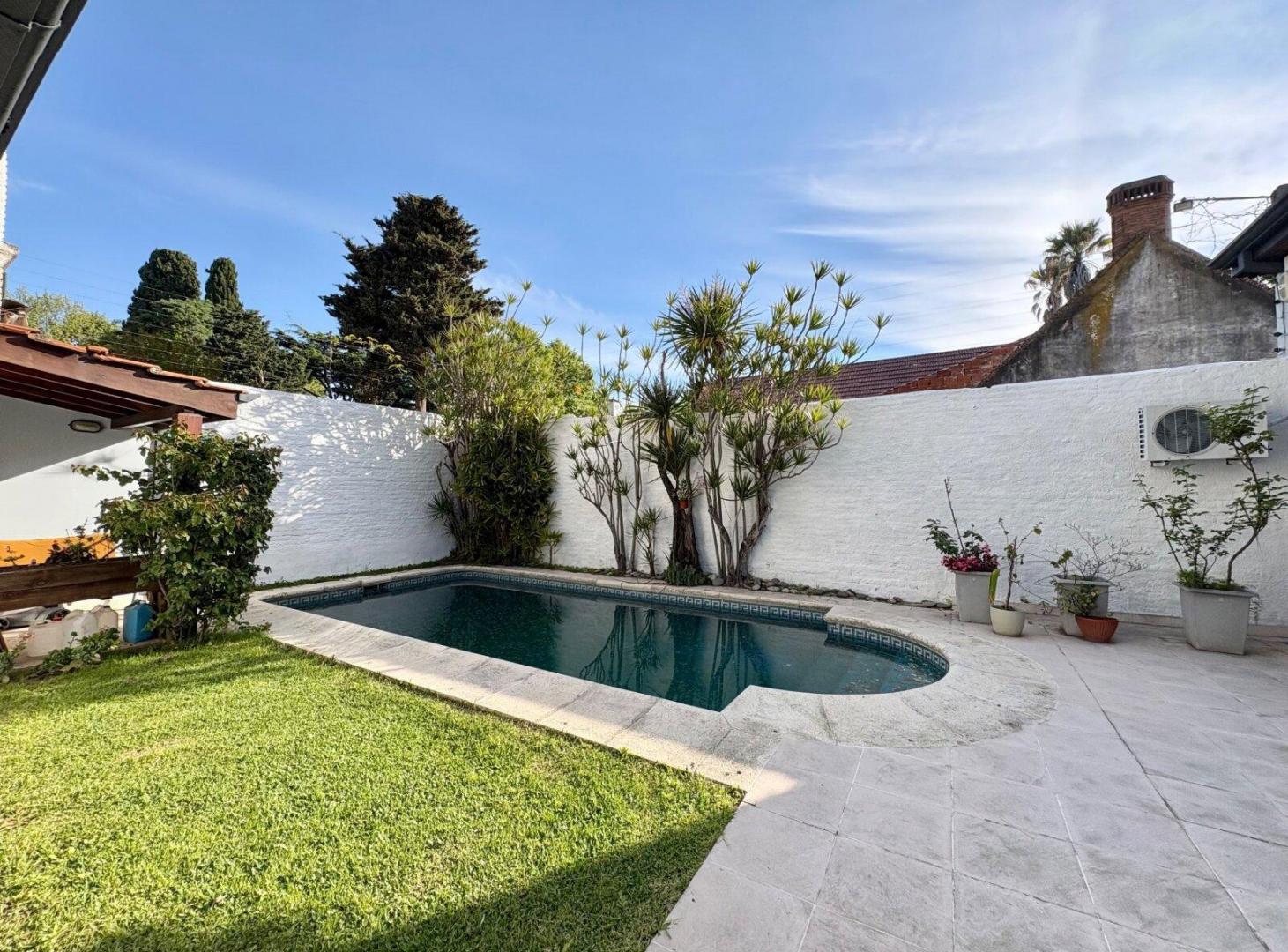 Foto de Casa en venta en Florida, una planta, 2 dormitorios, jardín y pileta, imagen 2
