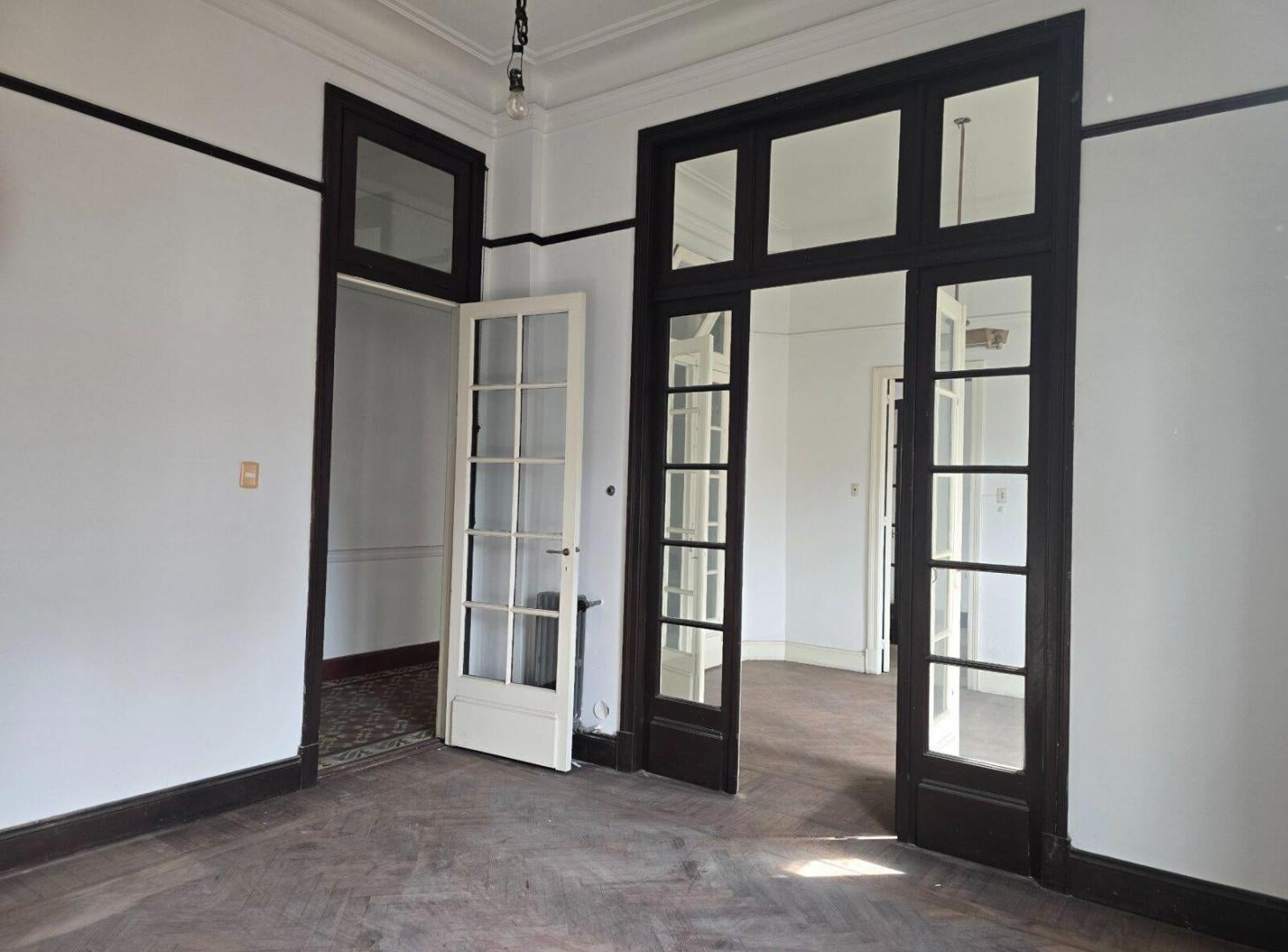 Foto de Venta depto de estilo-6amb c/ luz y balcon-ONCE, imagen 3