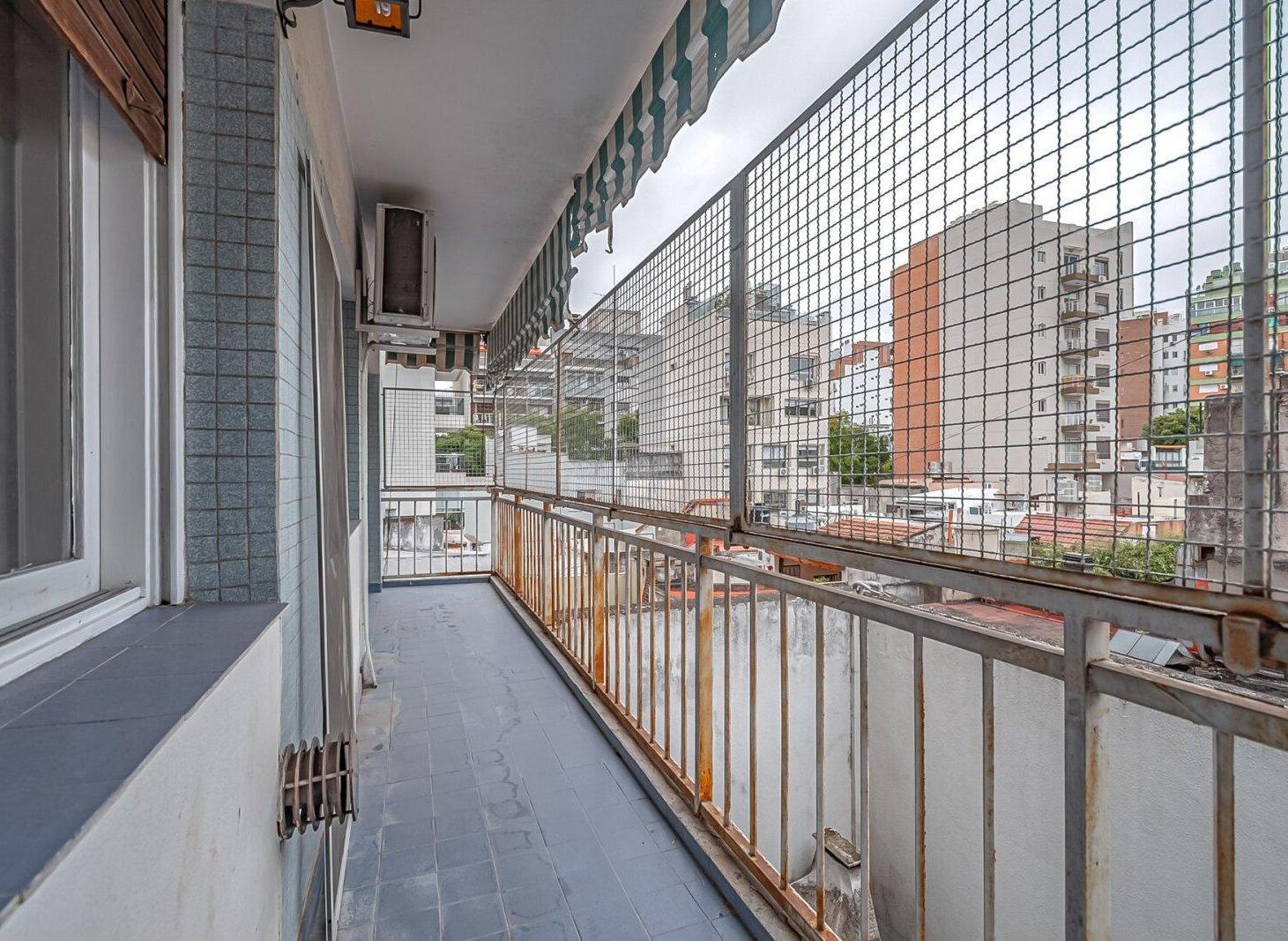 Foto de VENTA DEPARTAMENTO 4 AMBIENTES CON COCHERA EN CABALLITO, imagen 2