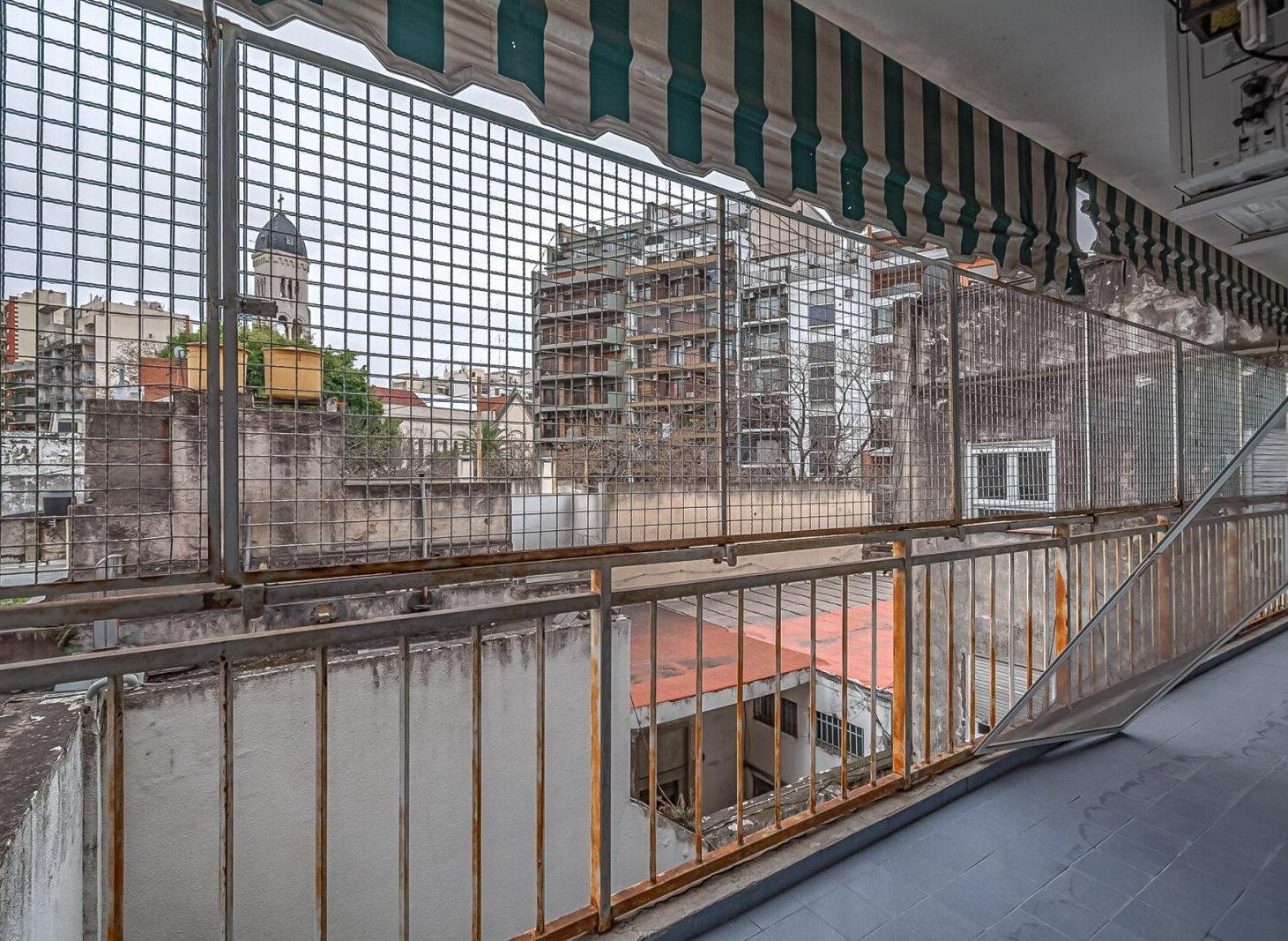 Foto de VENTA DEPARTAMENTO 4 AMBIENTES CON COCHERA EN CABALLITO, imagen 3