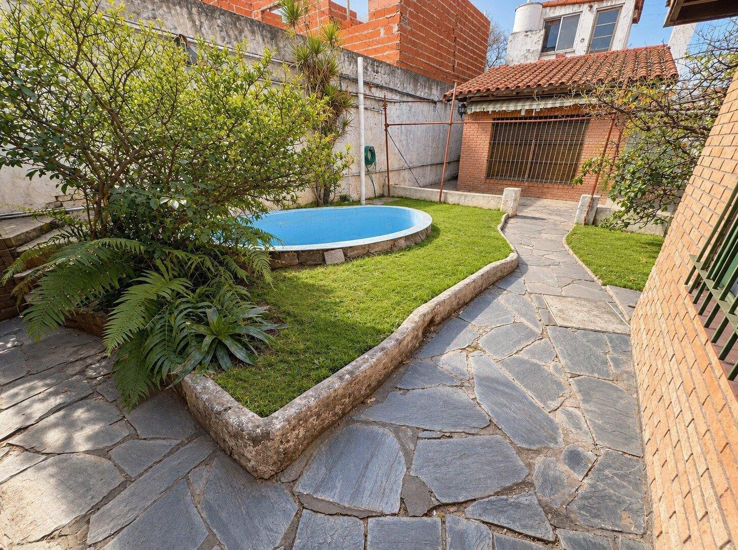 Foto de Venta casa con 2 viviendas, piscina y cochera. Florida, Vicente Lopez., imagen 1