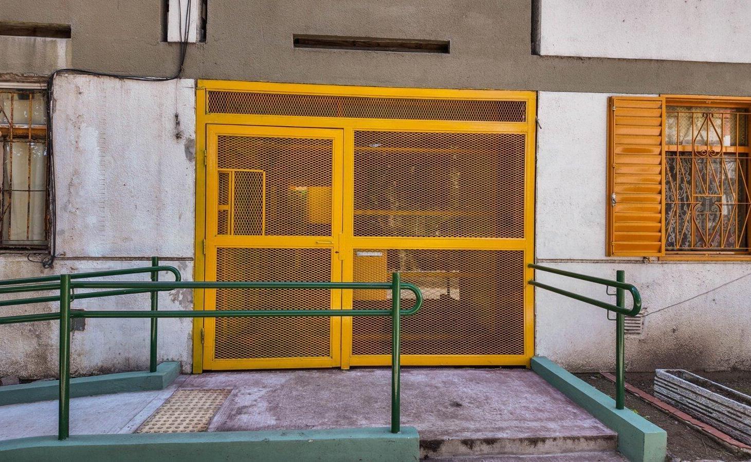 Foto de VENTA Depto. 3 ambientes C/ balcón al Frente a Refaccionar - Flores Sur, imagen 4