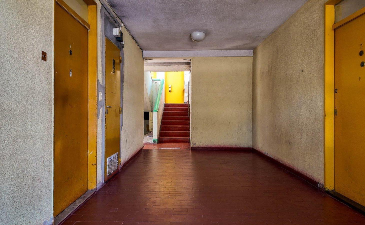 Foto de VENTA Depto. 3 ambientes C/ balcón al Frente a Refaccionar - Flores Sur, imagen 3