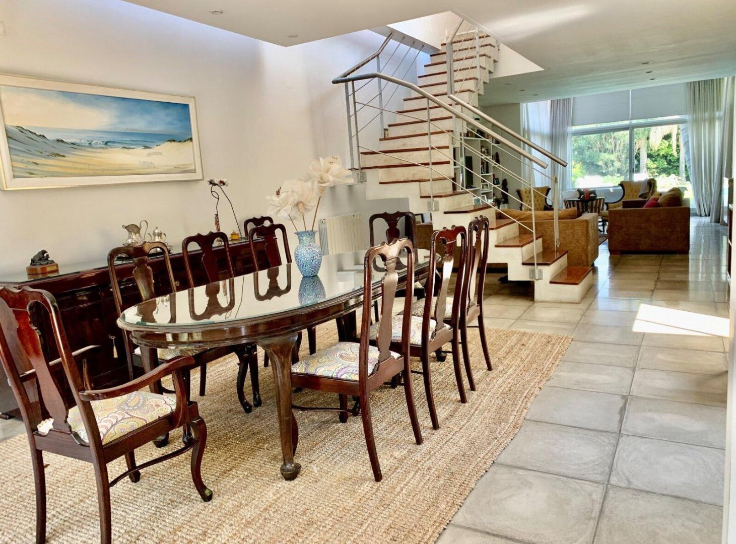 Foto de Excelente casa de amplios ambientes y 5 dormitorios en Santa Barbara, imagen 2