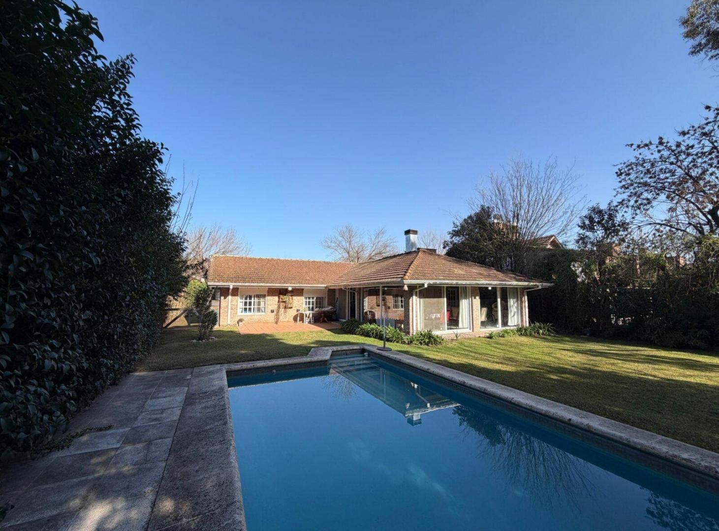 Foto de VENTA CASA 4 AMBIENTES CON PILETA - CLUB DE CAMPO PUEYRREDÓN, imagen 1
