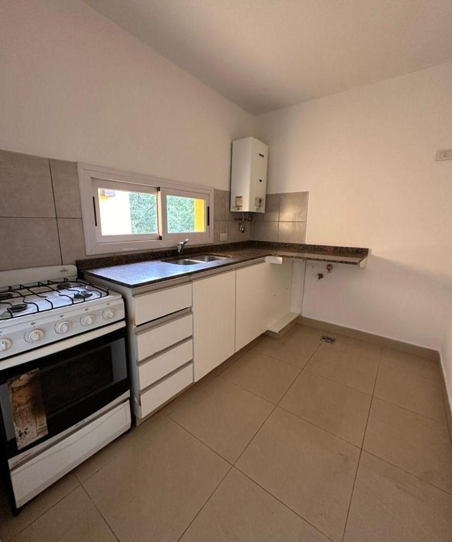 Foto de BARRIO GUEMES: MARCELO T. ALVEAR 728 - 1 dorm con balcón al frente, imagen 3