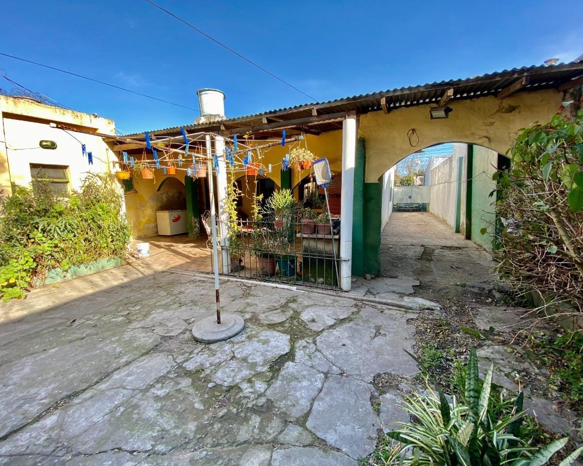 Casa con Depto en Venta en Castelar Sur 3