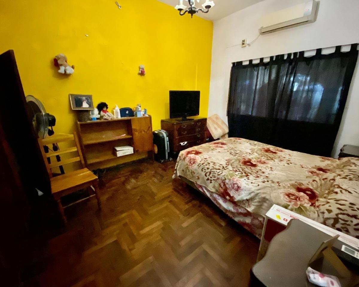 Casa con Depto en Venta en Castelar Sur 5