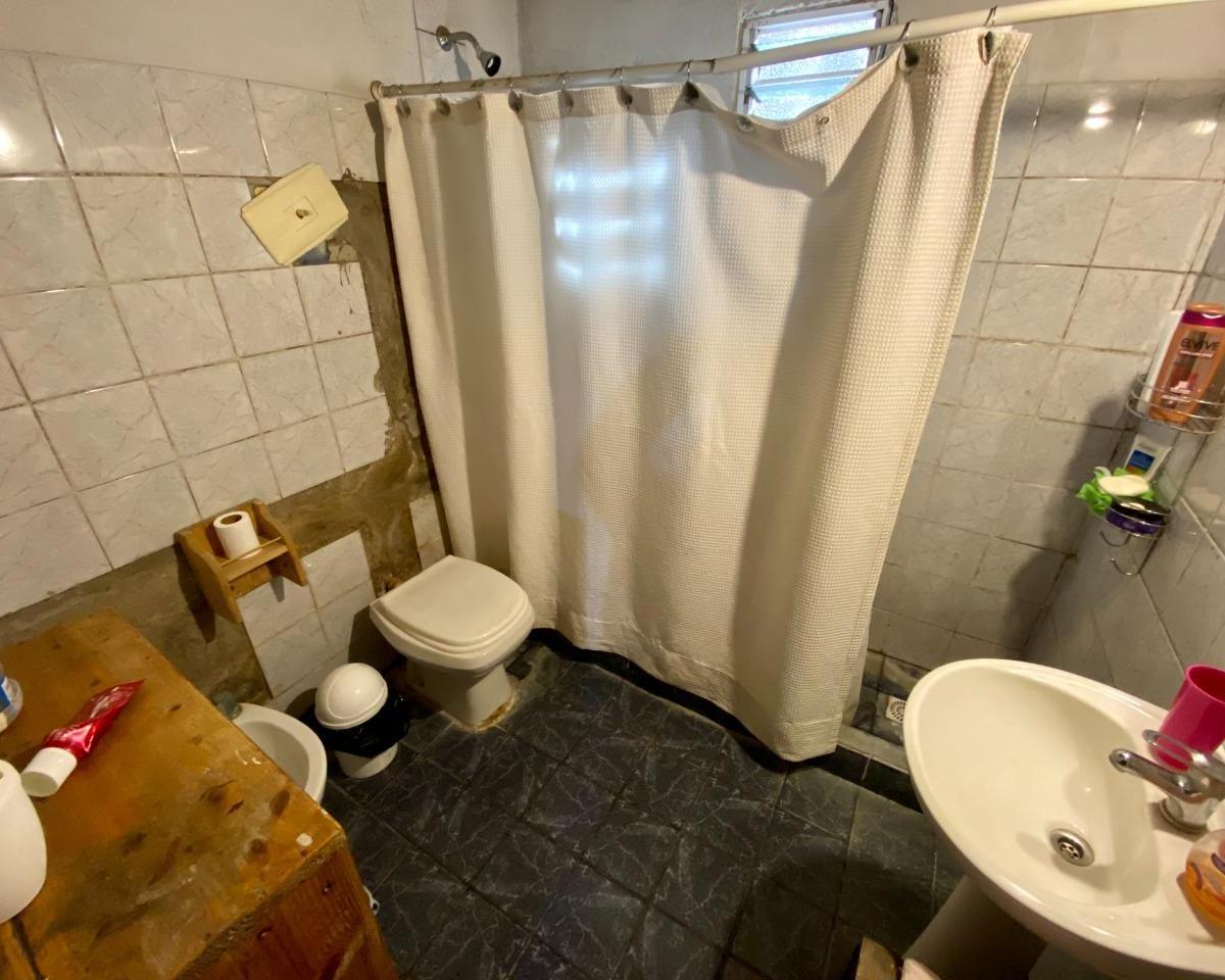 Casa con Depto en Venta en Castelar Sur 4
