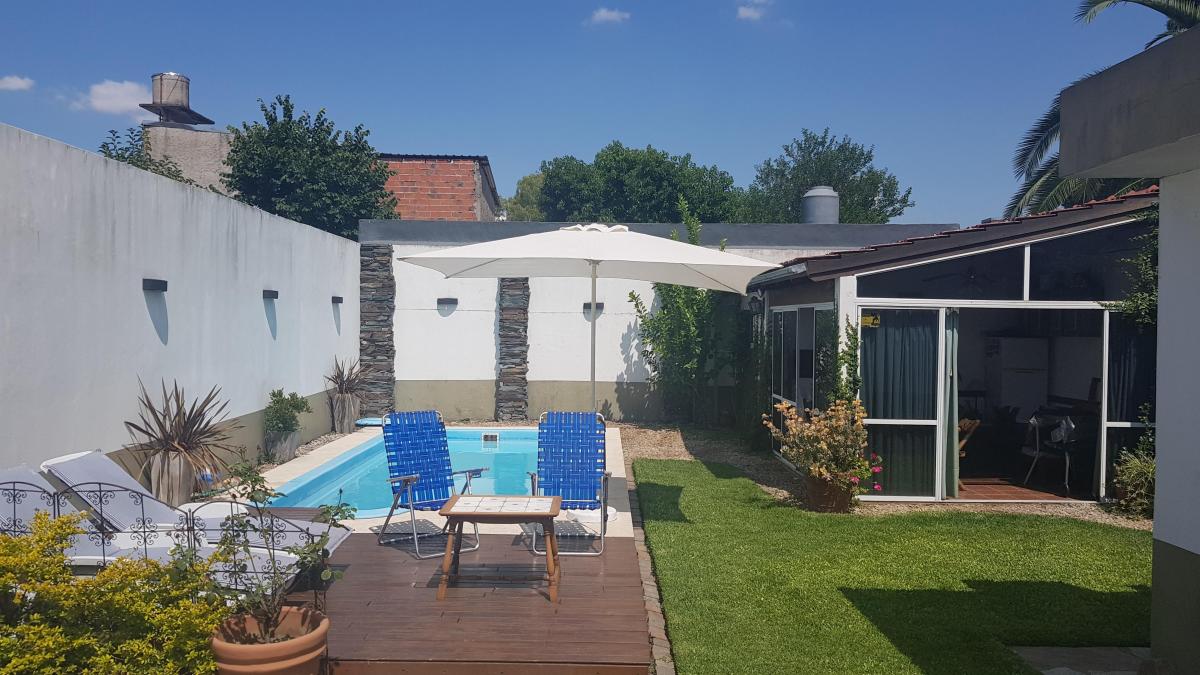 Excelente Casa Americana con Parque y Pileta 3