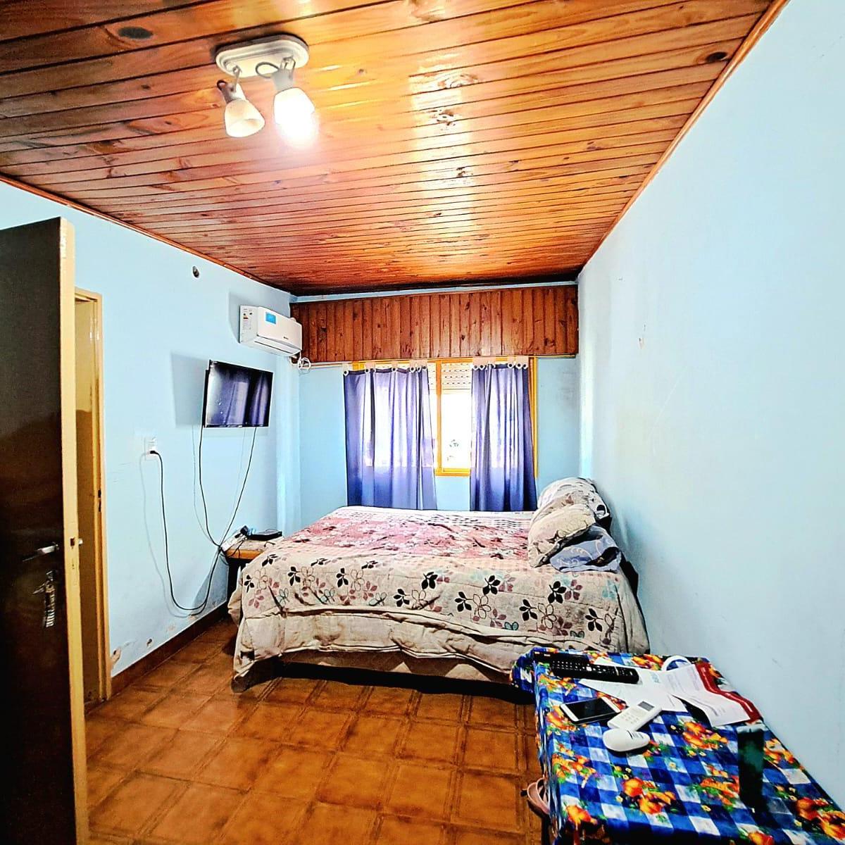 Foto de CASA AMERICANA SOBRE GRAN LOTE DE 600M2 EN CASTELAR SUR., imagen 5