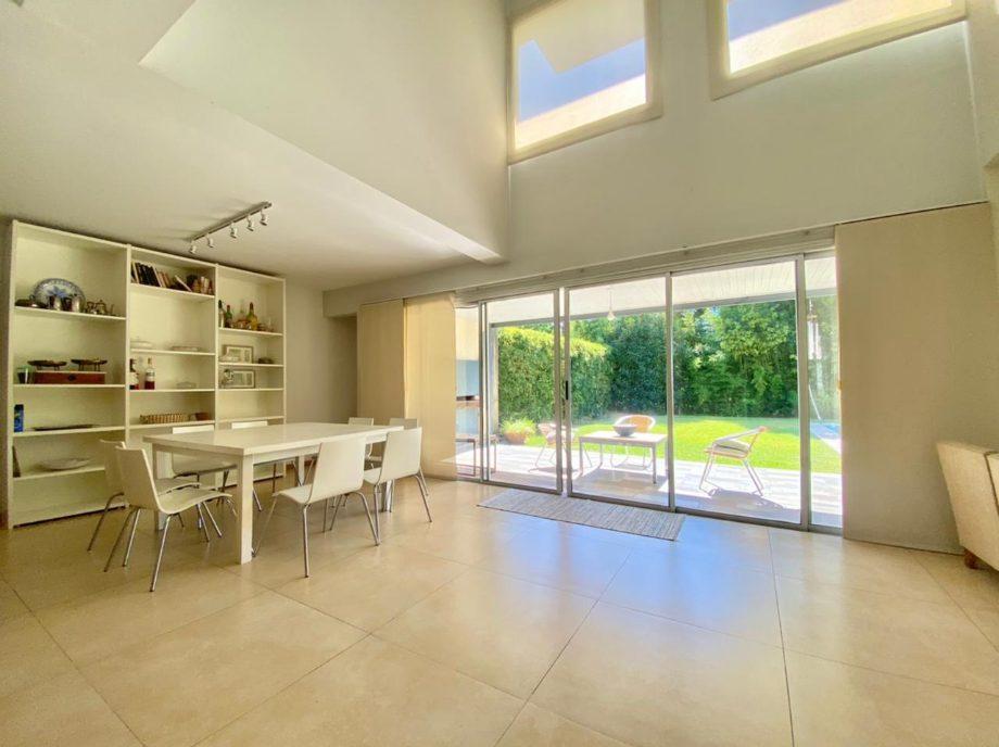 Foto de Excelente casa minimalista en Barrio Cerrado dentro de Parque Leloir, imagen 2