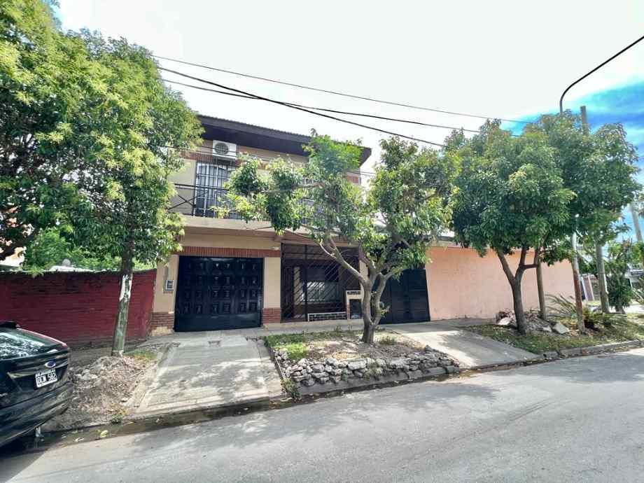 CASA EN VENTA EN CASTELAR SUR