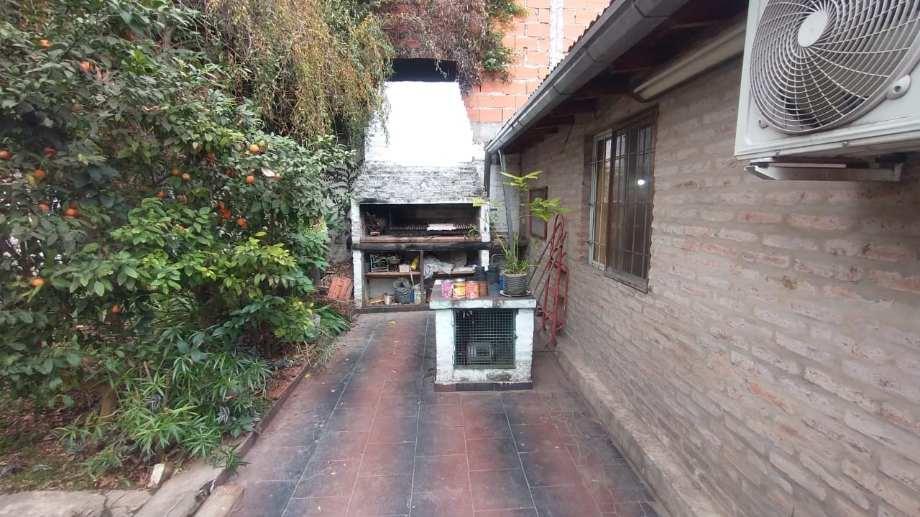CASA CON LOCAL EN VENTA EN ITUZAINGO NORTE
