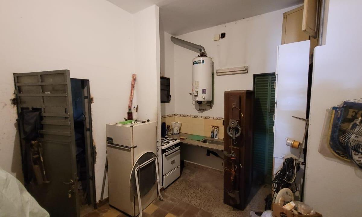 CHALET A RECICLAR EN CASTELAR SUR.