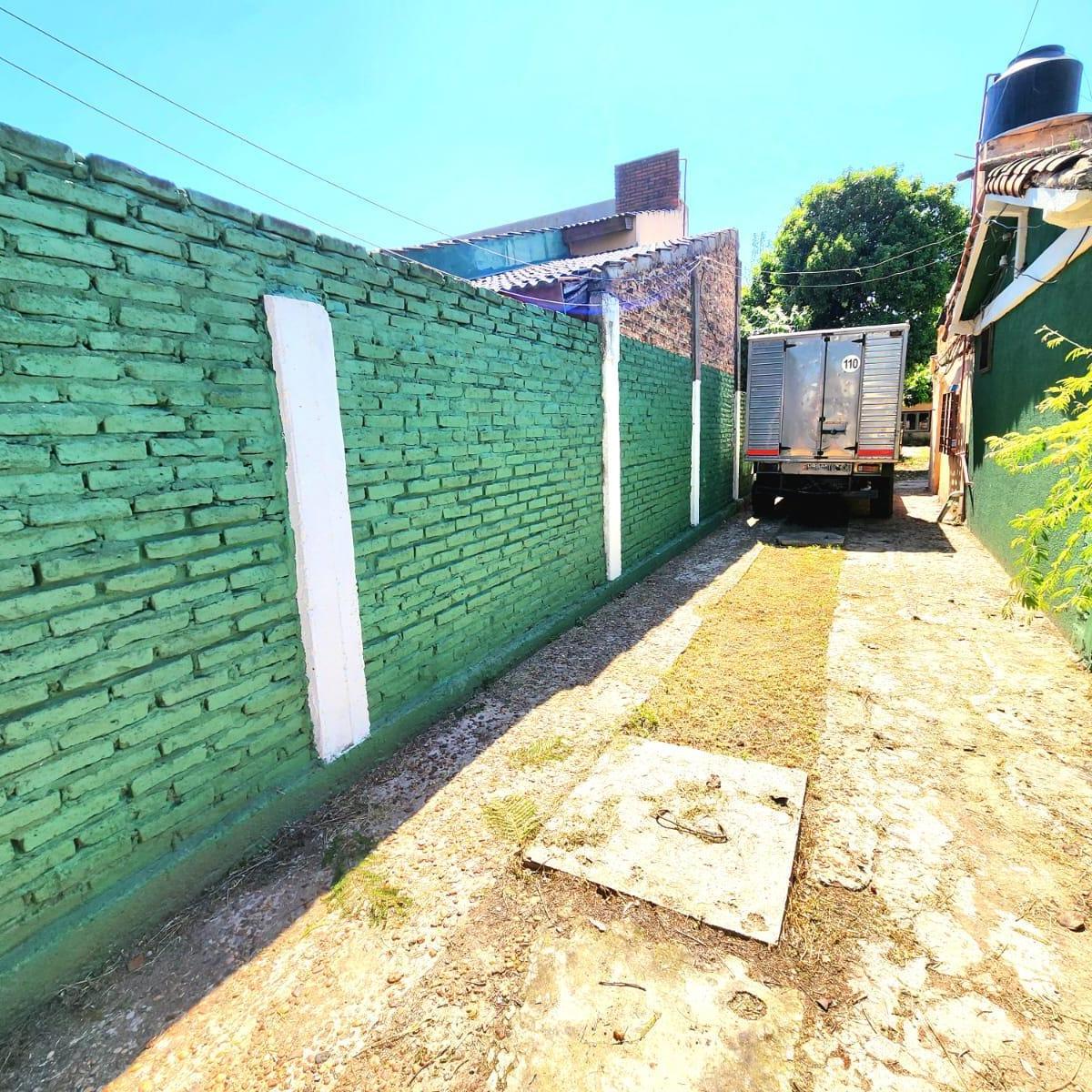 CASA EN VENTA EN CASTELAR SUR