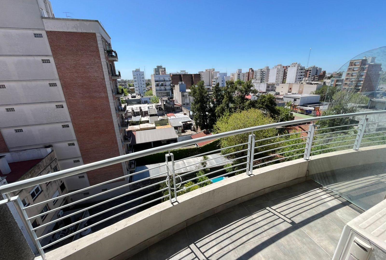 Foto de HERMOSO MONOAMBIENTE, A SOLO 100 METROS DE LA ESTACION DE CASTELAR, imagen 2