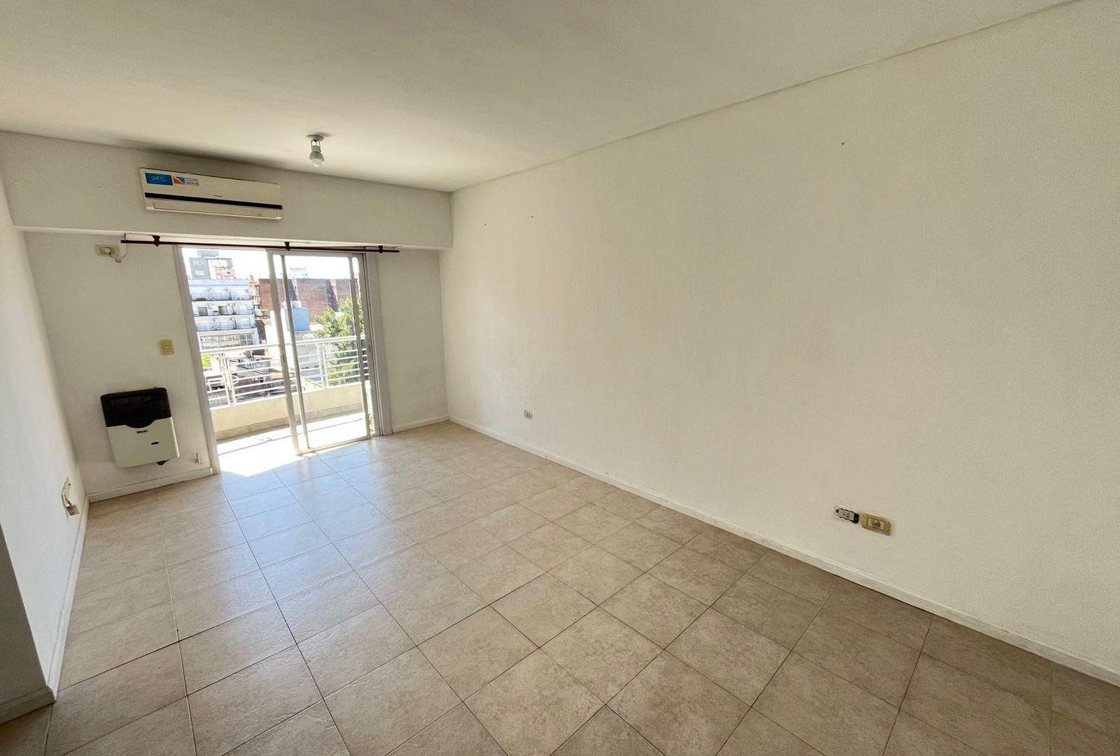 Foto de HERMOSO MONOAMBIENTE, A SOLO 100 METROS DE LA ESTACION DE CASTELAR, imagen 3