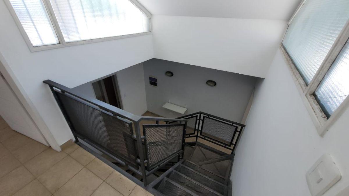 Foto de HERMOSA OFICINA COMERCIAL/PROFESIONAL A 100 M DEL CENTRO DE iTUZAINGÓ, imagen 3