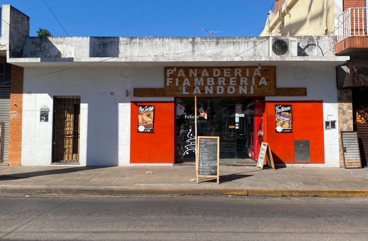 LOCAL COLERVIAL + CASA TRES MABIENTES CON PARQUE SOBRE AV. BRANDSEN