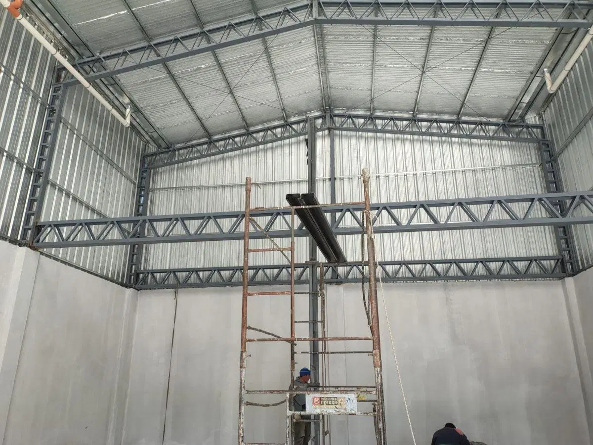 GALPON A ESTRENAR EN ZONA INDUSTRIAL EN ITUZAINGO 3