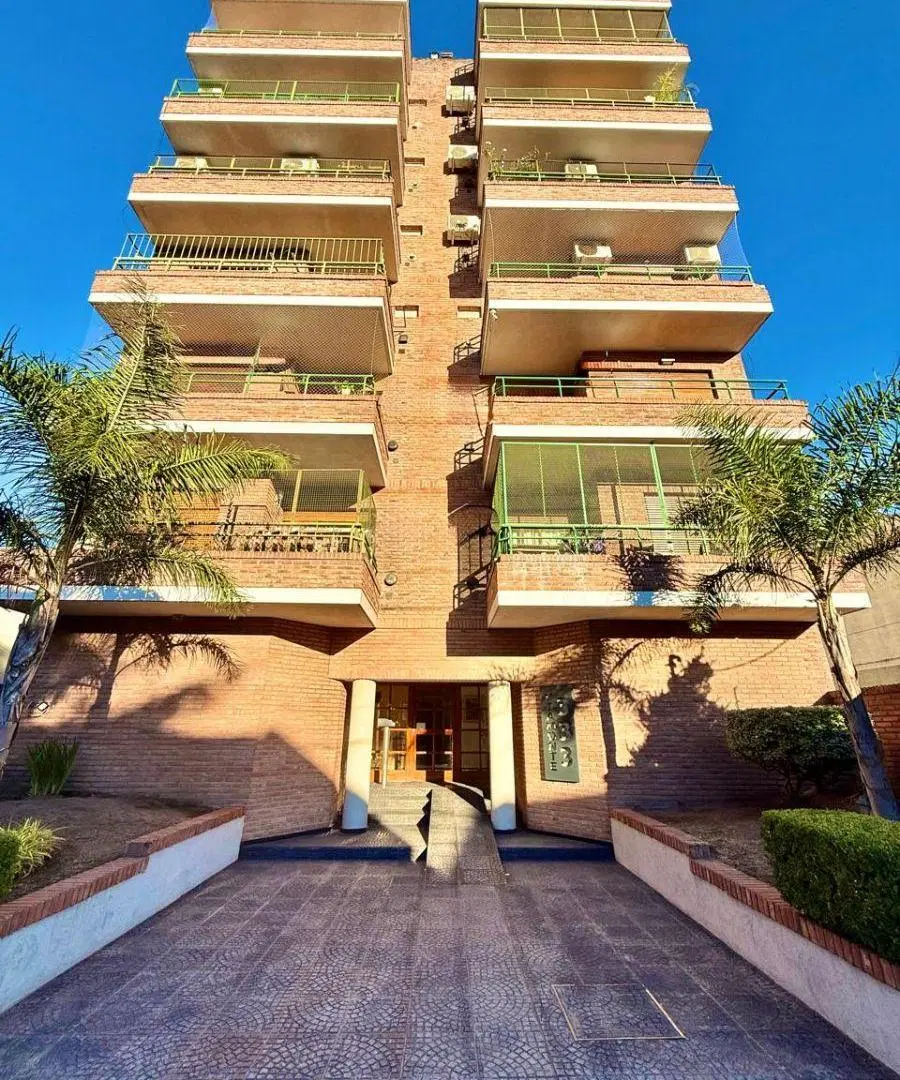 Departamento tres ambientes en venta en Ramos Mejía 1