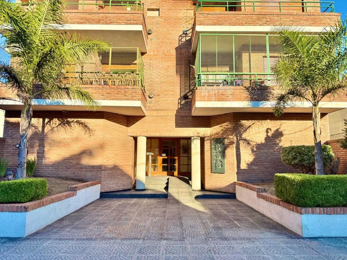 Departamento tres ambientes en venta en Ramos Mejía 2