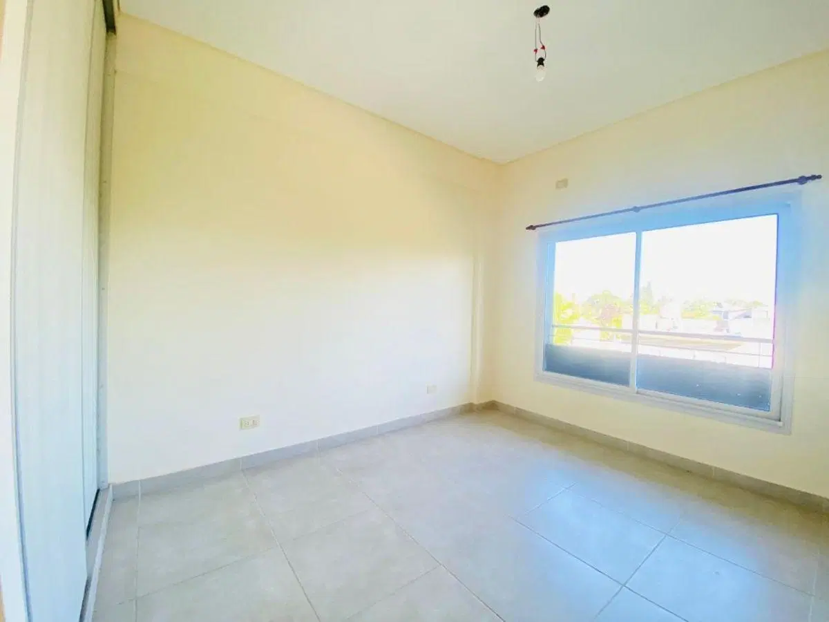 Departamento 2 ambientes con terraza en alquiler en Ituzaingó Sur 1