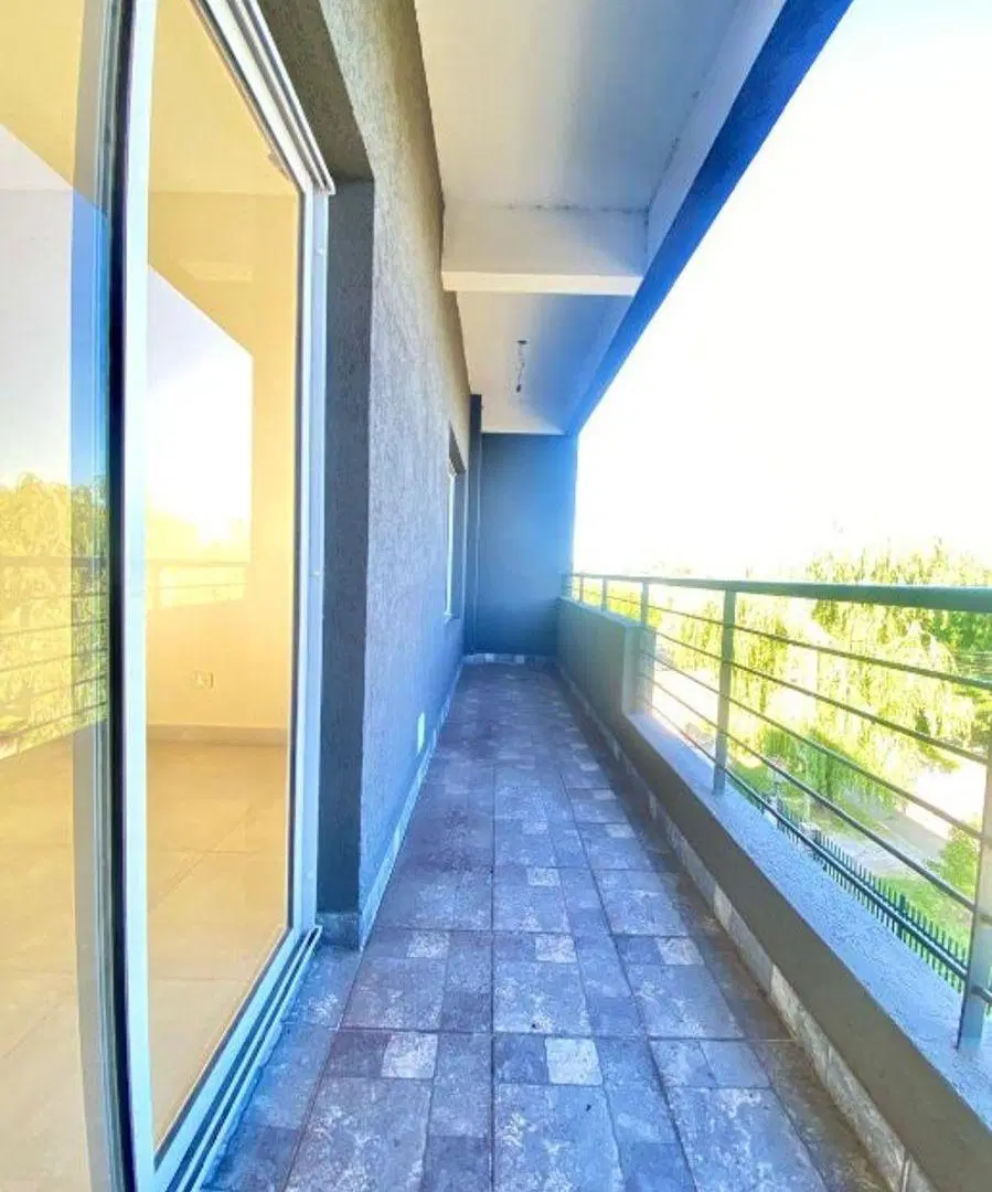 Departamento 2 ambientes con terraza en alquiler en Ituzaingó Sur 3