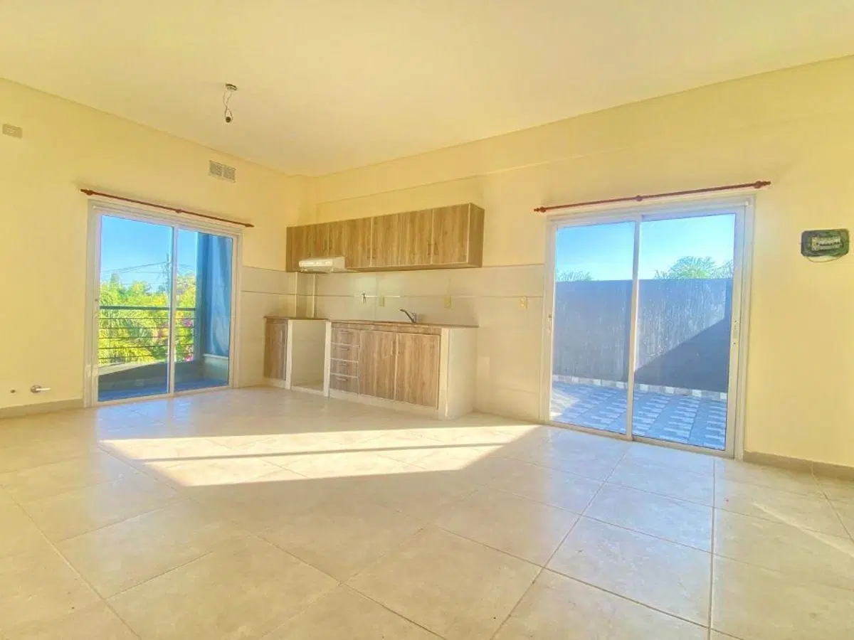 Departamento 2 ambientes con terraza en alquiler en Ituzaingó Sur 5
